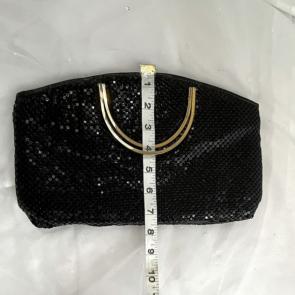 Black Chainmail 🔵 Evening Bag With Gold handles - Picture 8 of 10